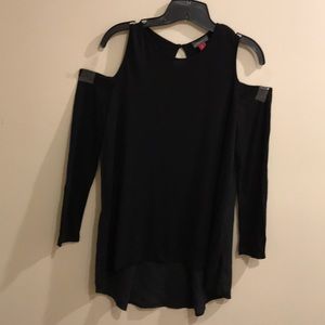 Women VinceCamuto”XS”cold shoulder Top.Chic/NEW💕
